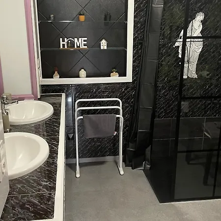 Spacieuse Avec Salle D'eau Privative A - Fr-1-589-810 *